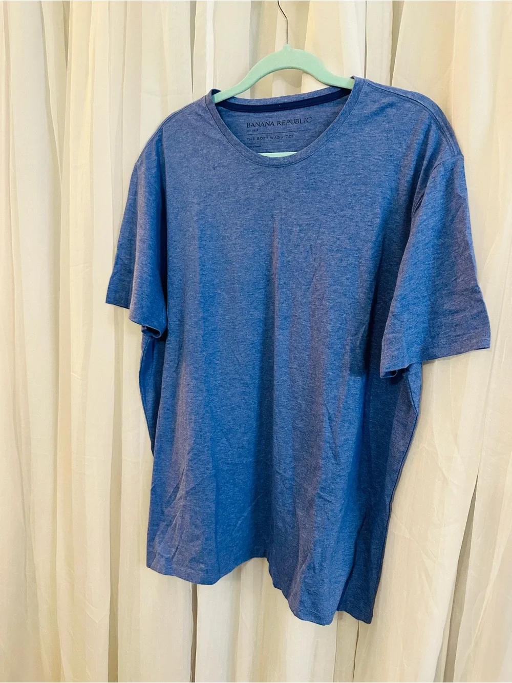 Banana Republic Men’s Blue Crewneck T-Shirt soft wash.